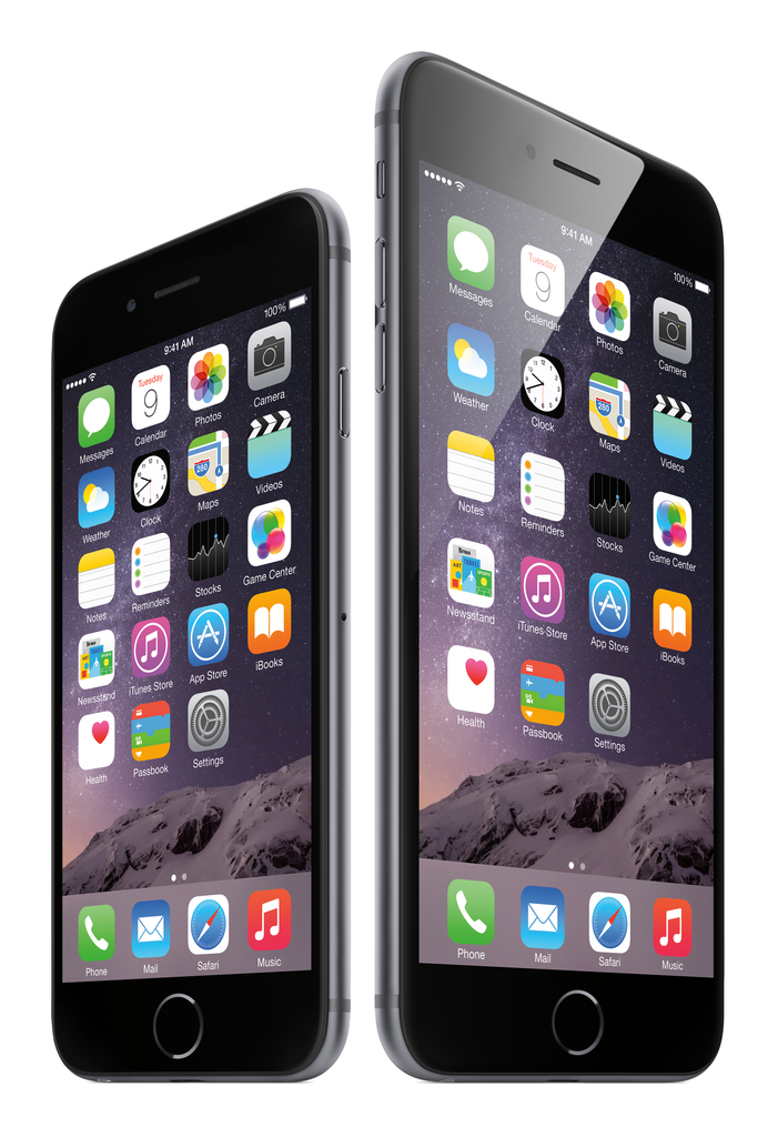 「ｉＰｈｏｎｅ ６」（左）と「ｉＰｈｏｎｅ ６ Ｐｌｕｓ」（アップル提供）