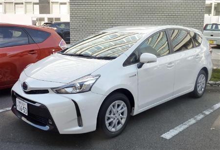 トヨタ自動車が一部改良して発売したハイブリッド車（ＨＶ）「プリウスα」