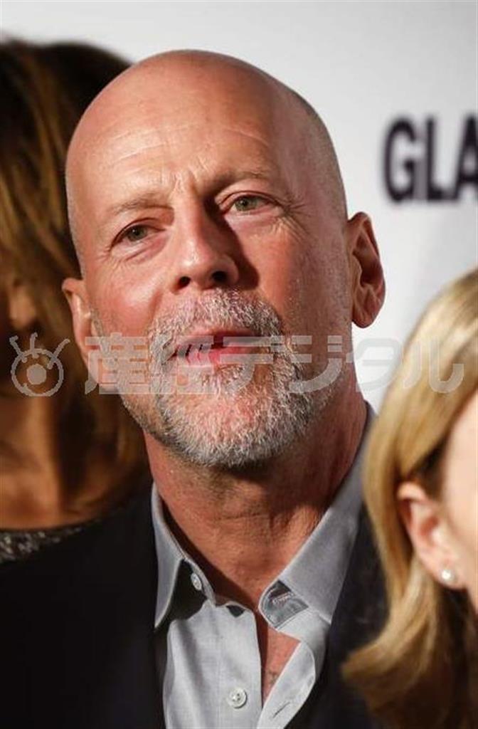 世界には薄毛に悩む人は多いが、それを隠そうともせず、格好良くて貫禄のある有名人もいる。その代表格である俳優のブルース・ウィリスさん＝２０１４年１１月１１日、米ニューヨーク（ロイター）