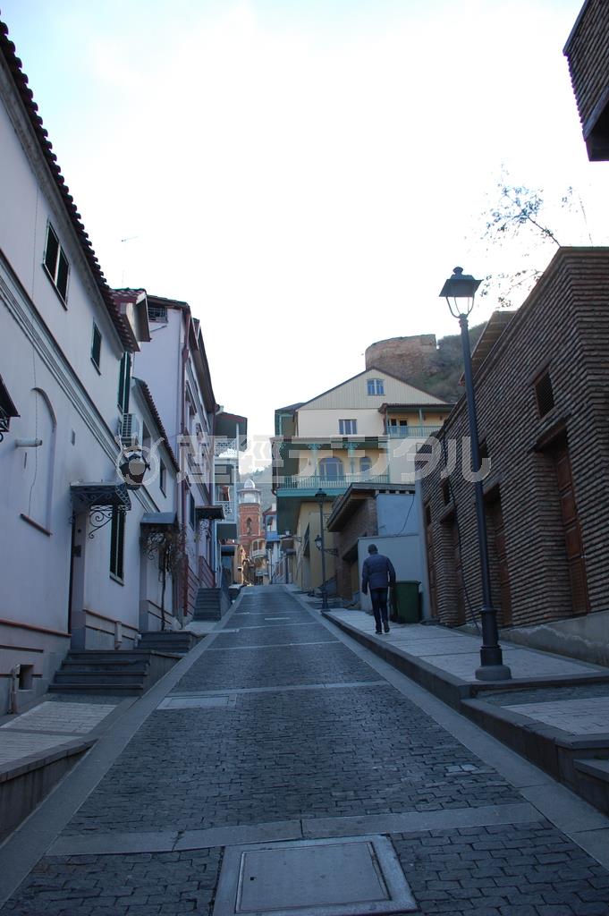 首都トビリシの旧市街には、中世を思わせる石畳が続いている＝２０１４年１２月２３日、グルジア（黒川信雄撮影）