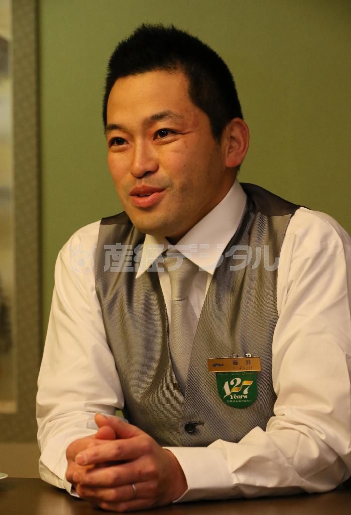 「地域の情報発信拠点にしたい」と意気込みを語る藤井徹夫店長＝２０１５年１月１４日、京都市中京区（志儀駒貴撮影）