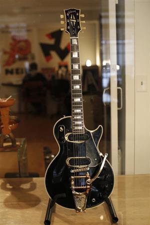 エレキギター「ギブソン・レスポール・カスタム」の原型となったギター＝２０１５年１月３１日、米ニューヨーク（ロイター）