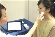 ソニーが提供を始める肌解析システム。測定機による判定をタブレット端末のアプリケーションを通して示す