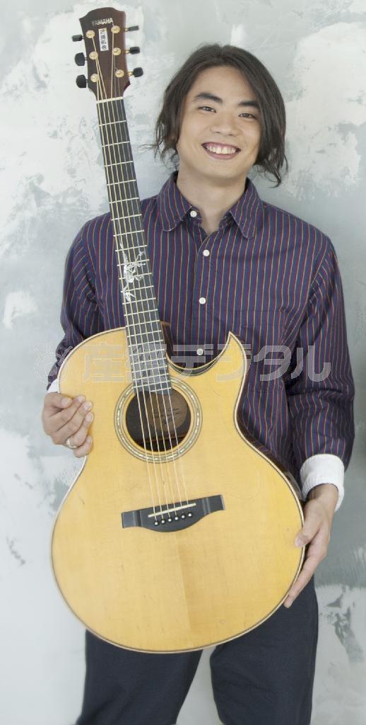 ＤＥＰＡ＿ＲＹＯ＿ｗｉｔｈ＿ＣＬＥＭＥＮＴＩＮＥとしてコラボレーション・ライブを行うＤＥＰＡＰＥＰＥの三浦拓也さん＝２０１２年８月２２日（提供写真）