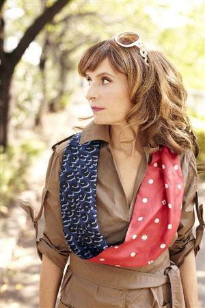 ＤＥＰＡ＿ＲＹＯ＿ｗｉｔｈ＿ＣＬＥＭＥＮＴＩＮＥとしてコラボレーション・ライブを行うクレモンティーヌさん（右）＝２０１３年１０月１４日（提供写真）