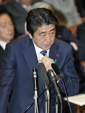 参院予算委で答弁する安倍晋三首相＝３日午後