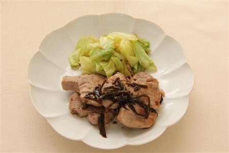豚ヒレ肉のソテー＿塩昆布ソース。※１８６ｋｃａｌ、塩分１．２グラム（１人分）