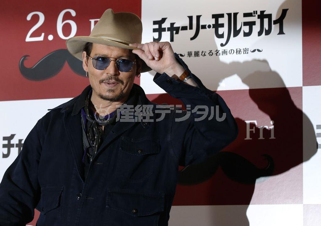 記者会見を突然キャンセルした翌日、仕切り直し会見に臨んだジョニー・デップ＝２０１５年１月２８日、東京都千代田区（ロイター）