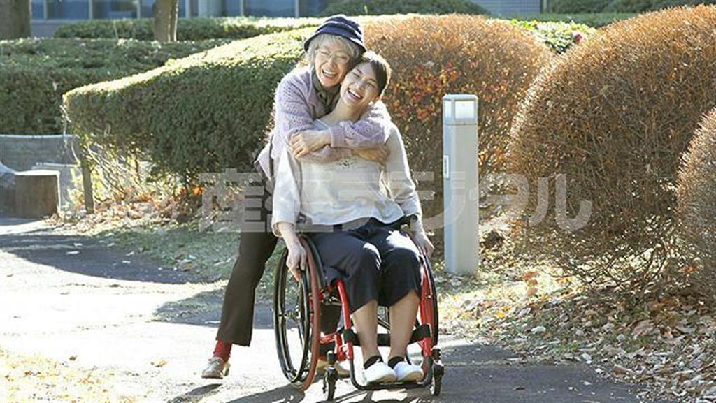 【かざすンＡＲ（視聴無料）】映画「マンゴーと赤い車椅子」（仲倉重郎監督）。２月７日公開（アルシネテラン提供）