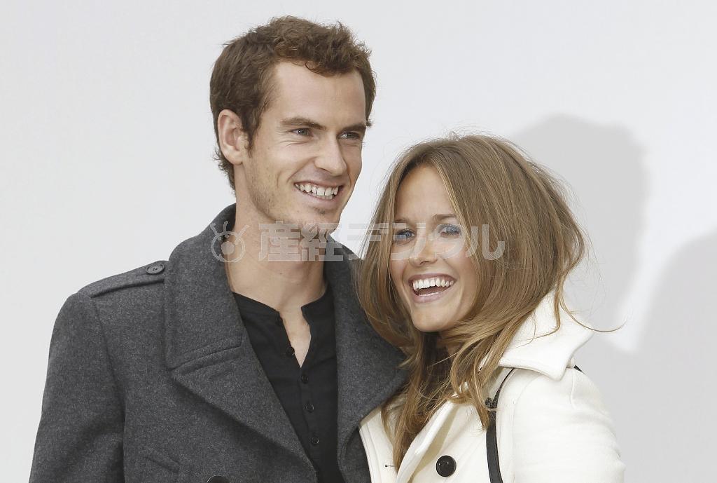 英国のアンディ・マリー選手（左）と婚約者のキム・シアーズさん＝２０１１年９月１９日、英国・首都ロンドン（ＡＰ）