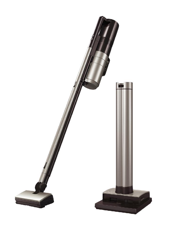 三菱電機のコードレス掃除機。充電台（右）に乗せると、空気清浄機に変身するという、特撮番組もびっくりの合体家電だ