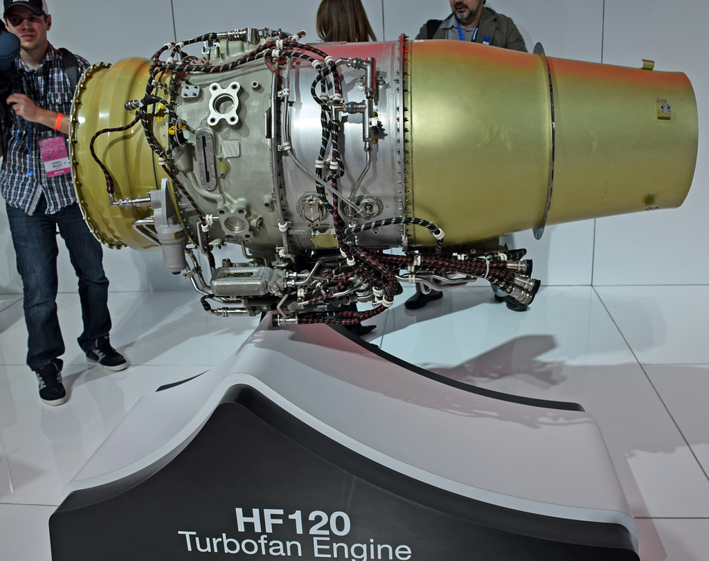 初公開したホンダジェットのエンジン