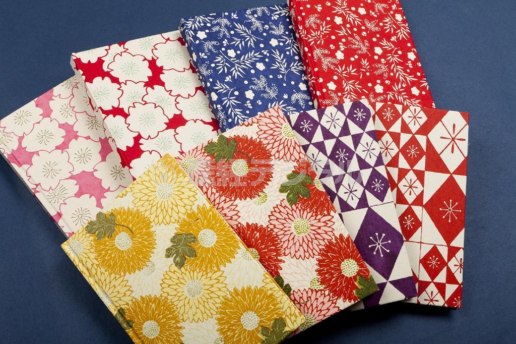 【受賞賞品・サービス】株式会社榛原／「榛原ノート」。明治、大正時代に一世を風靡したといわれるオリジナル千代紙を表紙にあしらったノート（提供写真）