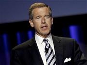 米退役軍人向けチャリティーイベントに登場したブライアン・ウィリアムズ氏。全米を代表するニュースキャスターだったが、虚偽発言によって視聴者の信頼が大きく揺らいでいる＝２０１４年１１月５日、米ニューヨーク（ＡＰ）