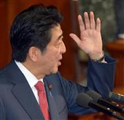 衆院本会議で施政方針演説する安倍晋三首相＝１２日午後、国会・衆院本会議場（酒巻俊介撮影）