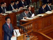 衆院本会議で施政方針演説する安倍晋三首相＝１２日午後、国会・衆院本会議場（酒巻俊介撮影）
