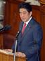 衆院本会議で施政方針演説する安倍晋三首相＝１２日午後、国会・衆院本会議場（酒巻俊介撮影）