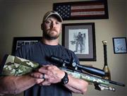 「米軍史上最強の狙撃手」といわれ、退役後に銃撃事件で死亡したクリス・カイルさん＝２０１２年４月６日、米テキサス州ミドロジアン（ＡＰ）