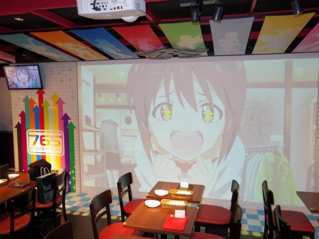 映像装置やコラボメニュー、グッズなどで「アイドルマスター」の世界に浸れるナムコの「カフェ＆バーＣＨＡＲＡＣＲＯｆｅａｔ．ＴＨＥＩＤＯＬＭ＠ＳＴＥＲ」