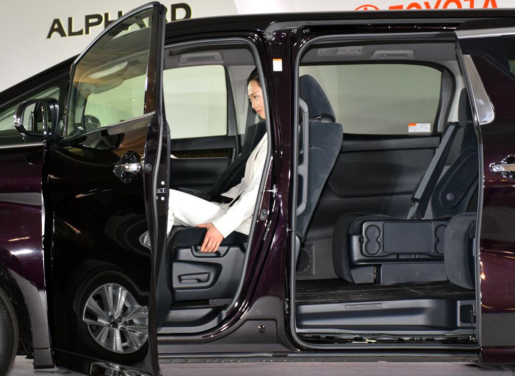 トヨタ自動車の高級ミニバン「ヴェルファイア」