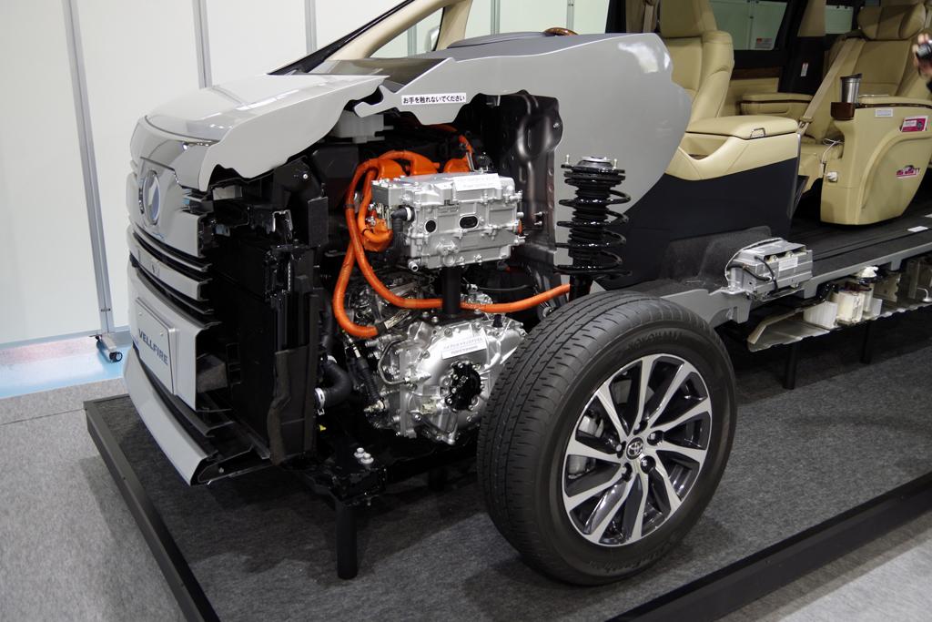 トヨタ自動車の高級ミニバン「ヴェルファイア」の断面