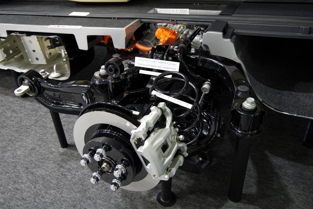 トヨタ自動車の高級ミニバン「ヴェルファイア」の断面