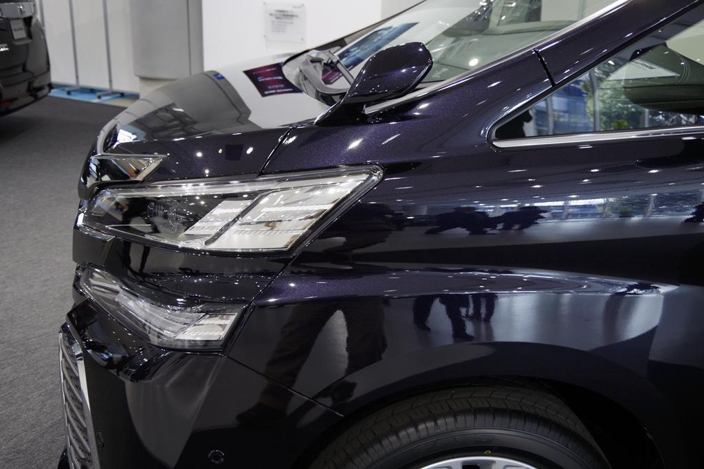 トヨタ自動車の高級ミニバン「ヴェルファイア」