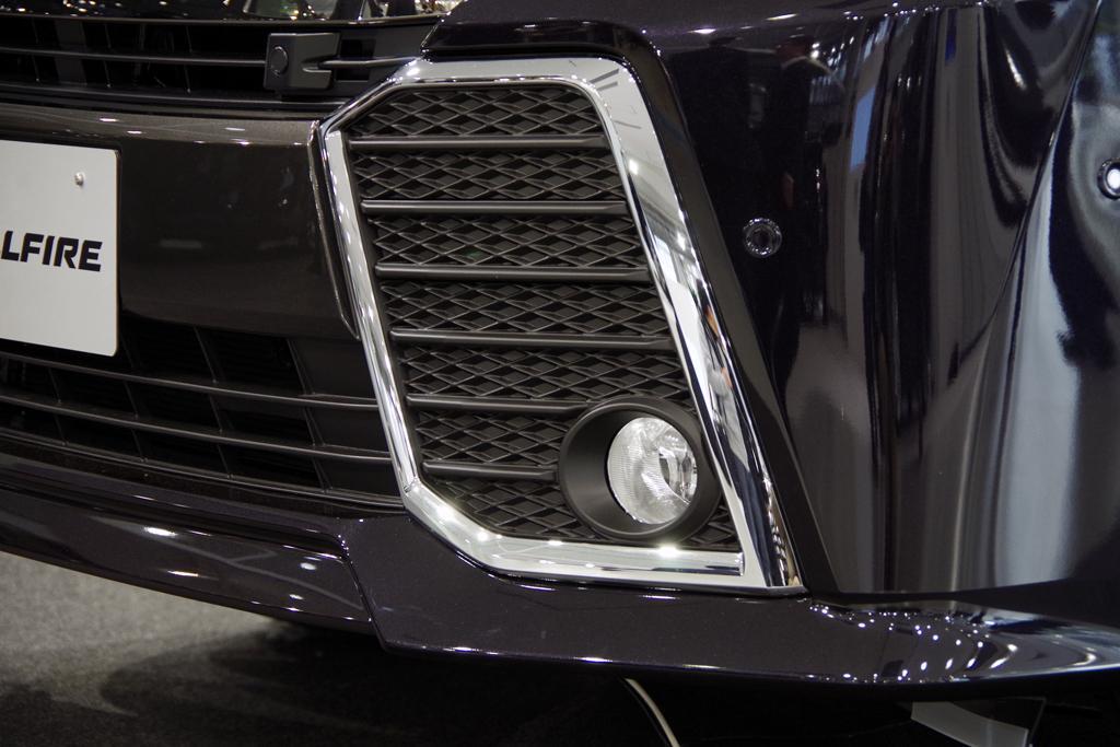 トヨタ自動車の高級ミニバン「ヴェルファイア」