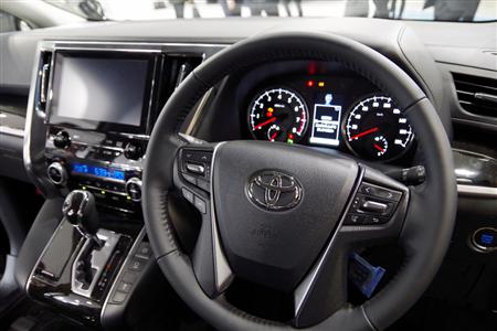 トヨタ自動車の高級ミニバン「ヴェルファイア」の車内