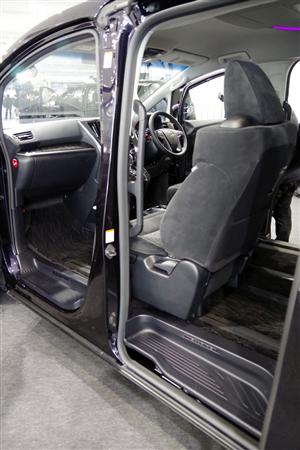 トヨタ自動車の高級ミニバン「ヴェルファイア」