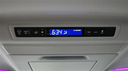 トヨタ自動車の高級ミニバン「ヴェルファイア」の天井