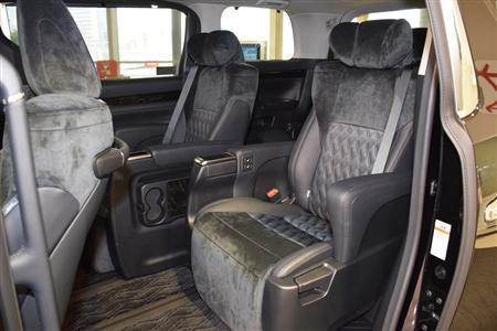 トヨタ自動車の高級ミニバン「ヴェルファイア」