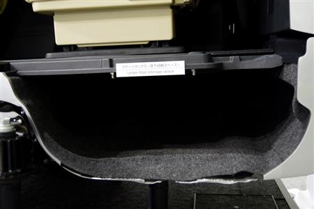 トヨタ自動車の高級ミニバン「ヴェルファイア」の断面