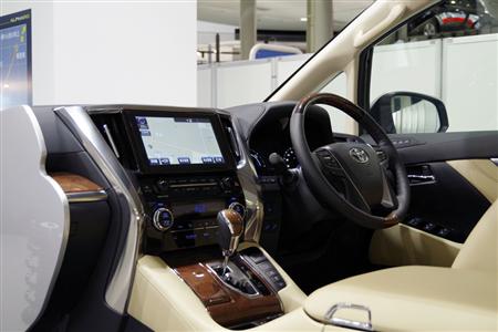 トヨタ自動車の高級ミニバン「ヴェルファイア」の断面