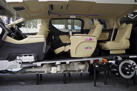 トヨタ自動車の高級ミニバン「ヴェルファイア」の断面