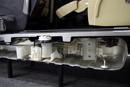 トヨタ自動車の高級ミニバン「ヴェルファイア」の断面