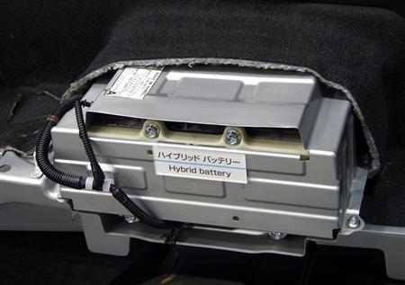 トヨタ自動車の高級ミニバン「ヴェルファイア」の断面