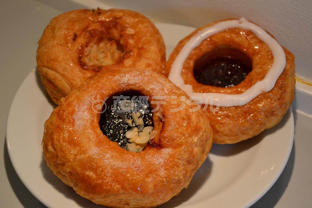 ファステラウンのパン。とても甘い＝２０１５年２月１０日、デンマーク・ボーゲンセ（銭本隆行さん撮影）