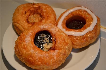 ファステラウンのパン。とても甘い＝２０１５年２月１０日、デンマーク・ボーゲンセ（銭本隆行さん撮影）