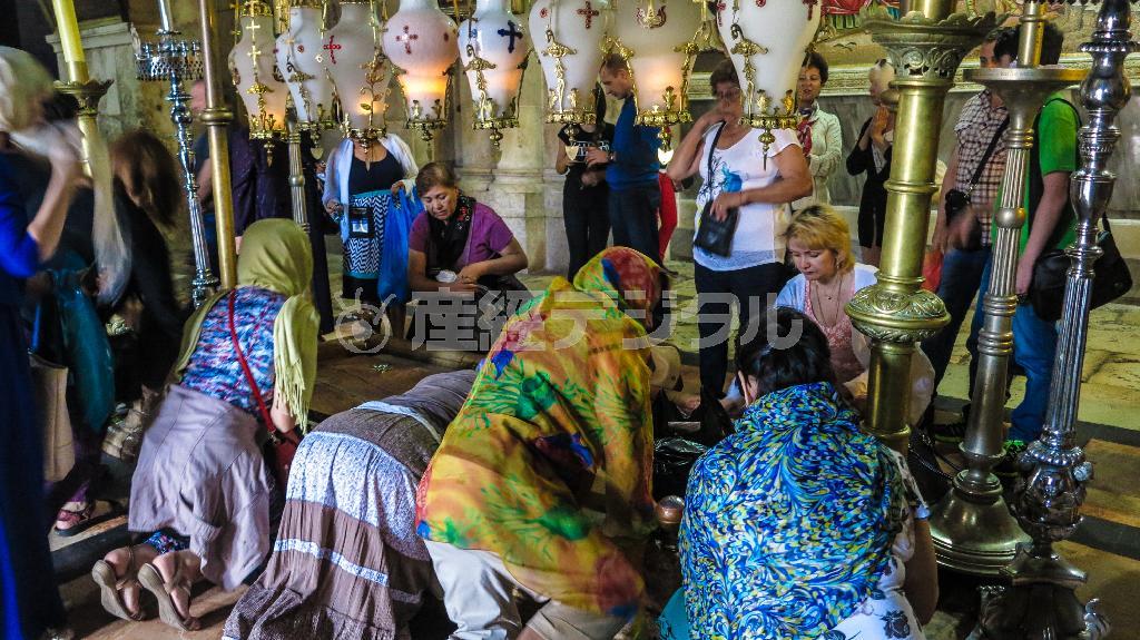 首都エルサレムのキリストの墓とされる場所に建つ聖墳墓教会＝２０１４年１１月２日、イスラエル（獨協大学＿有志学生記者、斎藤悠輔撮影）