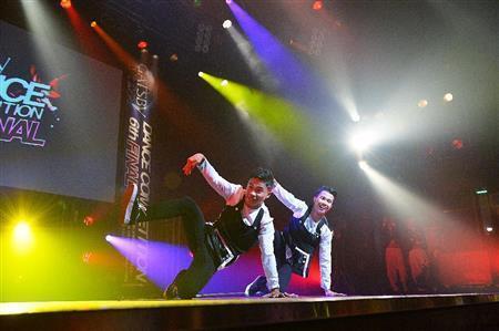 ＧＡＴＳＢＹ＿ＤＡＮＣＥ＿ＣＯＭＰＥＴＩＴＩＯＮ＿６ｔｈ＿ＡＳＩＡ＿ＧＲＡＮＤ＿ＦＩＮＡＬで優勝したＸｔｒｅｍｅ＿Ｄａｎｃｅｒｓ（フィリピン代表）＝２０１４年３月１日、東京都渋谷区の「Ｏ－ＥＡＳＴ」（提供写真）