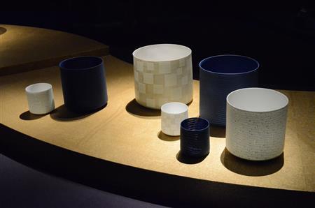 新里明士「Ｐｅｒｆｏｒａｔｅｄ＿Ｆｏｒｍｓ」（２０１４年）＝２０１５年２月１０日（原圭介撮影）