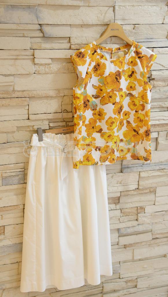 花柄プリントのノースリーブシャツ（１万２０００円）に今年注目のガウチョパンツ（１万７０００円）ですっきりと＝２０１５年２月６日、東京都中央区（鴨川一也撮影）