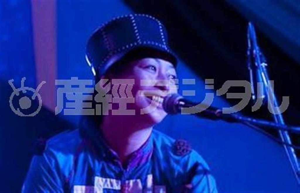 ３人組ユニットのラビラビ。打楽器のＮａｎａ（提供写真）