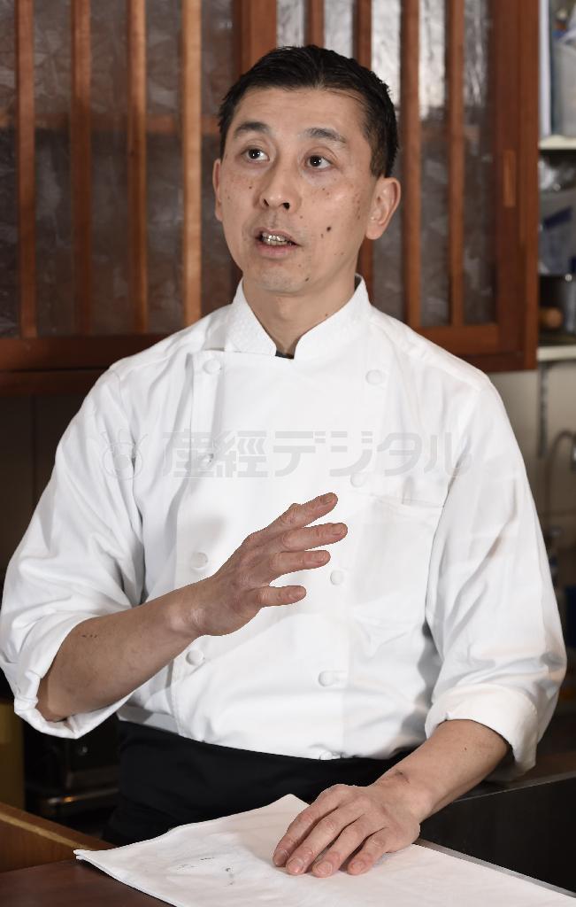 京都ネーゼ（京都風）シェフの森博文さん。イタリアンと京料理はよく似ていると話し、お客を飽きさせない空間の演出も心がけている＝２０１５年２月２日、京都市中京区（甘利慈撮影）