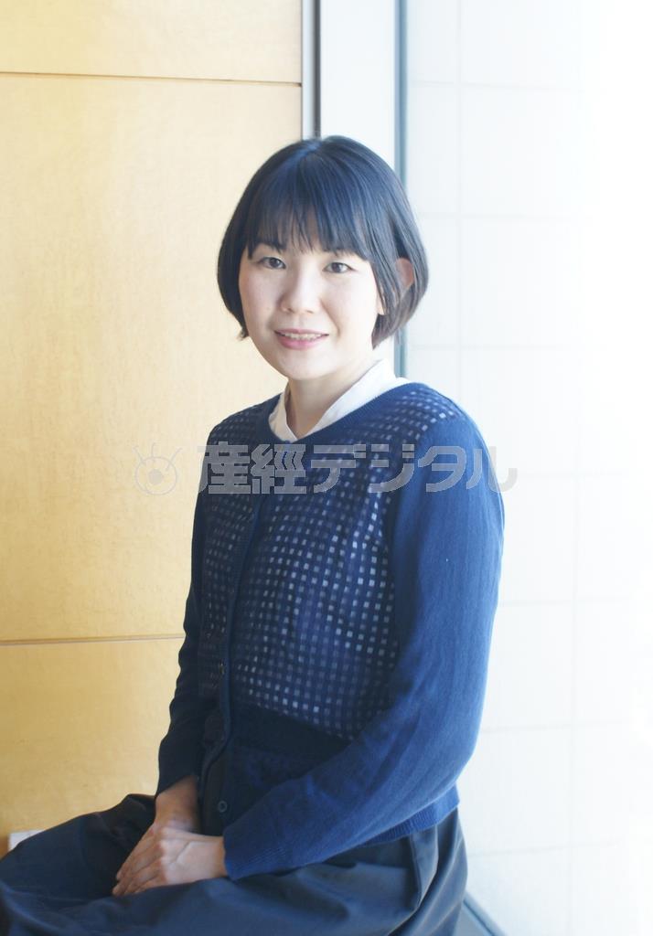 就職戦線の裏側を描いた朝比奈あすかさん＝２０１５年２月３日、東京都文京区（塩塚夢撮影）