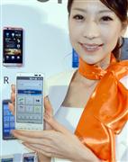 ＫＤＤＩがシニア世代向けに発売した「ＢＡＳＩＯ」