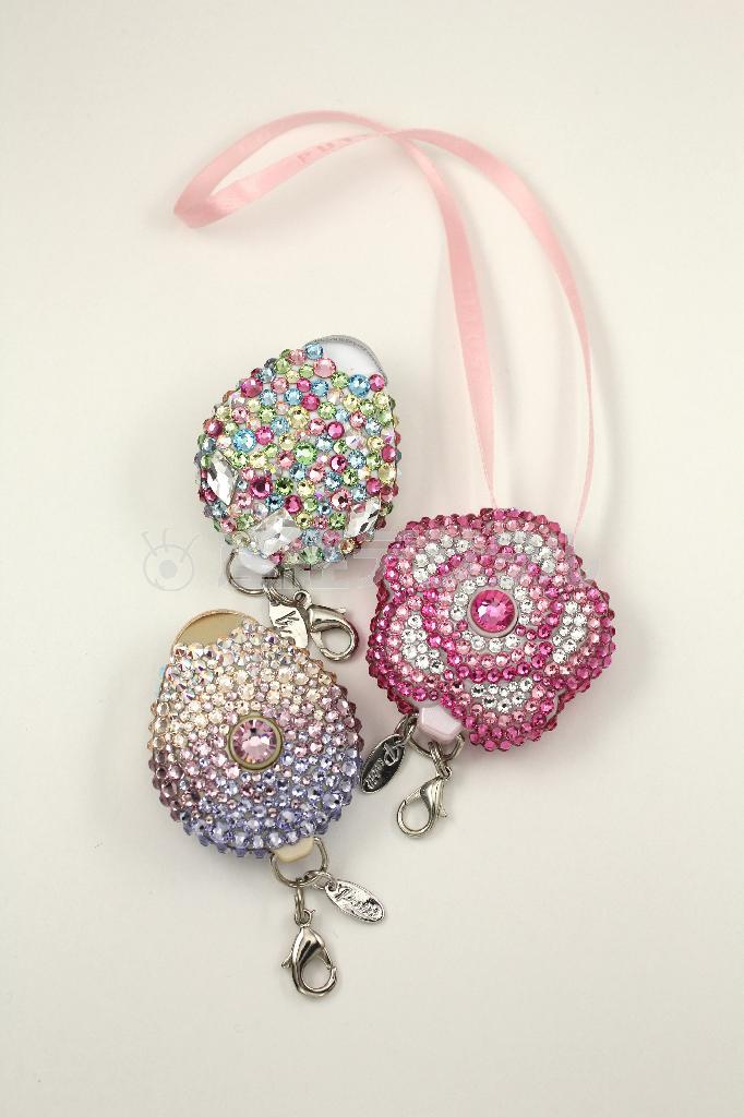 【受賞賞品・サービス】ケイワークプランニング株式会社／収納式ネックストラップ「ＰＵＴＩＴ」。洋服用メジャー技術を応用して開発した特許取得商品（提供写真）