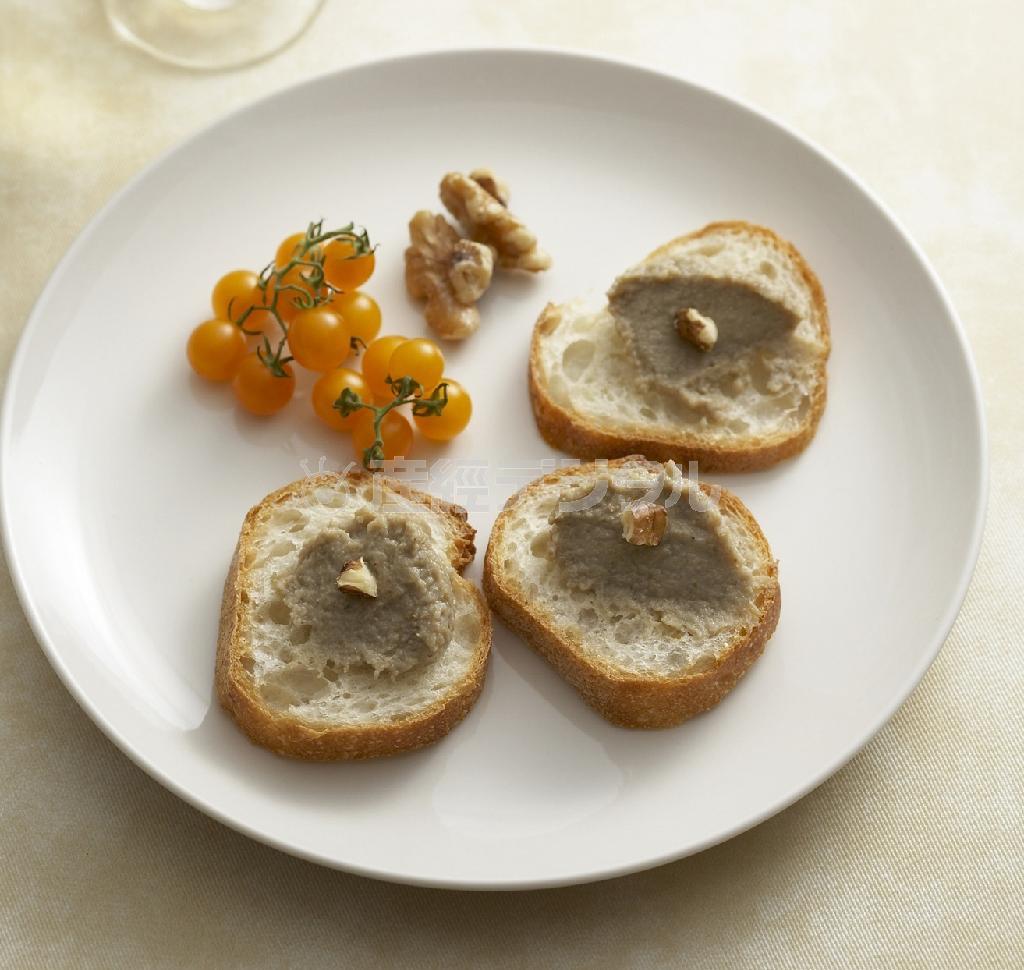 【受賞商品・サービス】株式会社泉屋物産店／「鮎のリエット」「白熟クリーム」。子持ち鮎の「熟れ寿し」が看板商品である泉屋の５代目が開発。じっくり焼き上げた鮎塩焼きのほぐし身と「鮎うるか」「鮎脂」で炒めたタマネギをブレンドした「リエット」（提供写真）