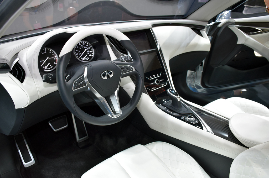 「Ｑ６０コンセプト」の運転席